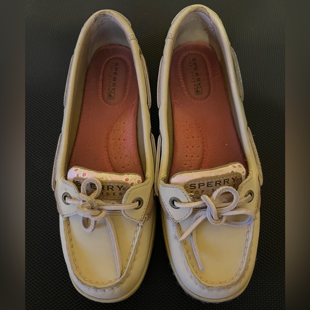 Sperry Cream Boat Shoes **Good condition** Woman Size 6.5**